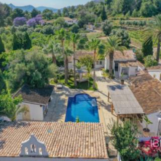 Prodej rodinného domu, 548m²