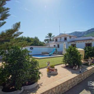 Prodej rodinného domu, 267m²