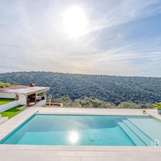 Prodej rodinného domu, 219m²