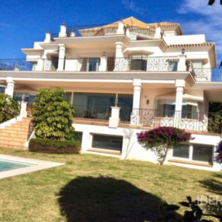 Prodej rodinného domu, 924m²