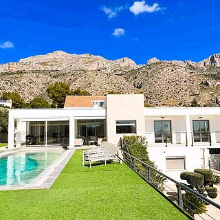 Prodej rodinného domu, 330m²