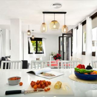 Prodej rodinného domu, 304m²