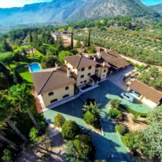 Prodej rodinného domu, 880m²