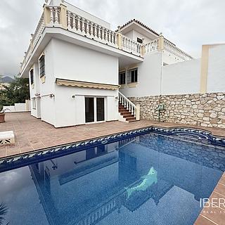 Prodej rodinného domu, 300m&sup2;