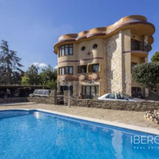 Prodej rodinného domu, 300m²