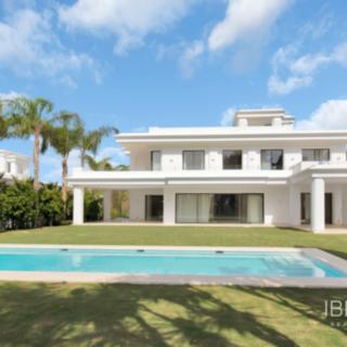 Prodej rodinného domu, 647m²