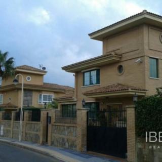 Prodej rodinného domu, 480m²