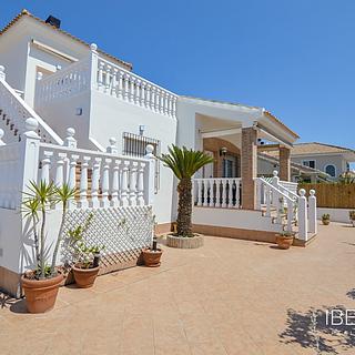 Prodej rodinného domu, 219m&sup2;