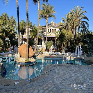 Prodej rodinného domu, 980m²