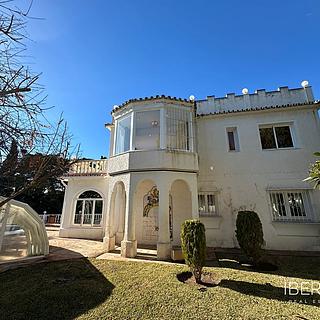 Prodej rodinného domu, 400m&sup2;