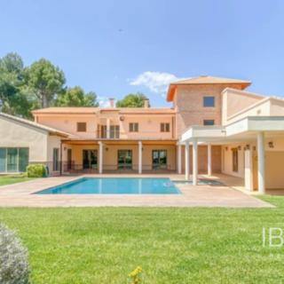 Prodej rodinného domu, 1529m²