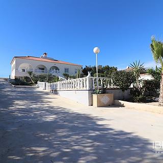 Prodej rodinného domu, 215m&sup2;