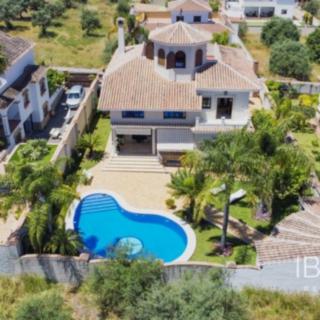 Prodej rodinného domu, 391m²