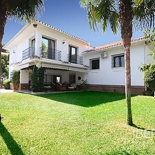 Prodej rodinného domu, 450m&sup2;