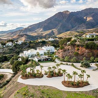 Prodej rodinného domu, 755m²