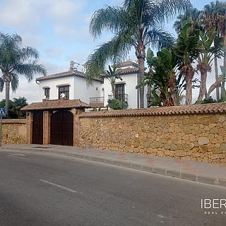 Prodej rodinného domu, 431m²