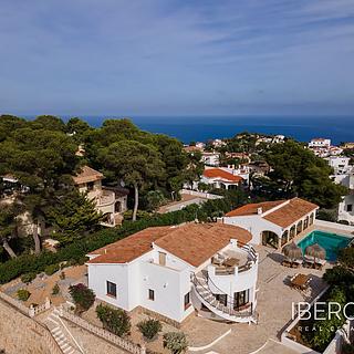 Prodej rodinného domu, 361m²