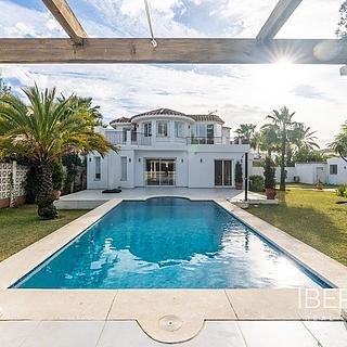 Prodej rodinného domu, 258m&sup2;