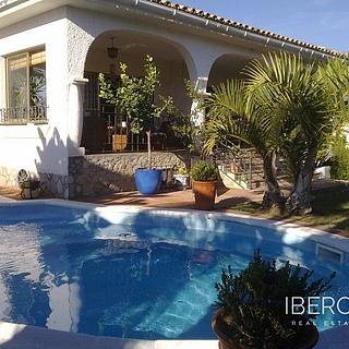 Prodej rodinného domu, 211m&sup2;