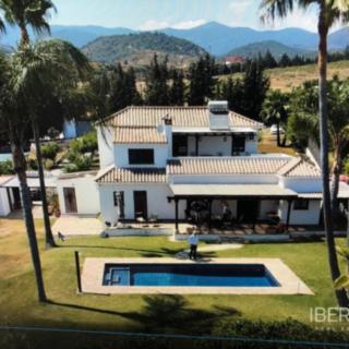 Prodej rodinného domu, 320m²