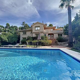 Prodej rodinného domu, 345m&sup2;