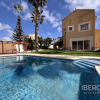 Prodej rodinného domu, 250m²