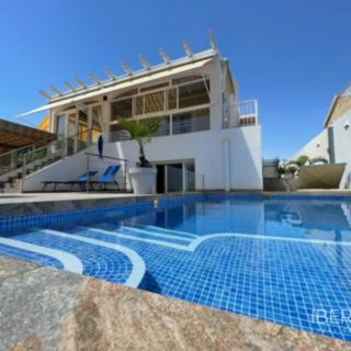 Prodej rodinného domu, 217m²