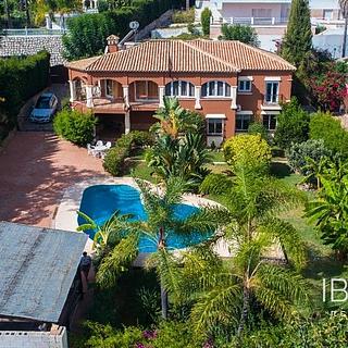 Prodej rodinného domu, 334m&sup2;