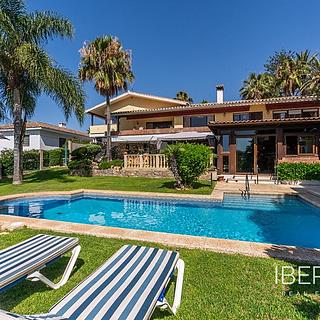 Prodej rodinného domu, 746m&sup2;