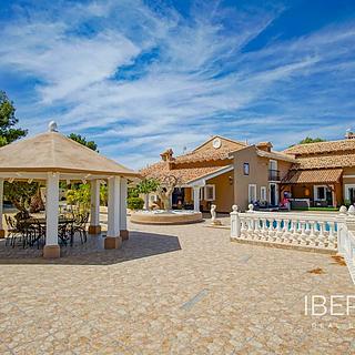 Prodej rodinného domu, 900m&sup2;