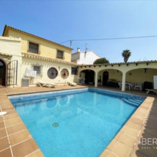 Prodej rodinného domu, 350m²