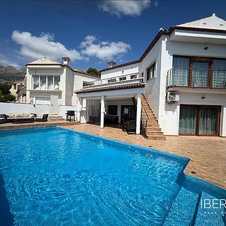 Prodej rodinného domu 980 m² ve Španělsku