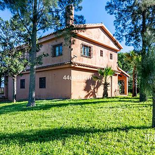 Prodej rodinného domu, 400m²