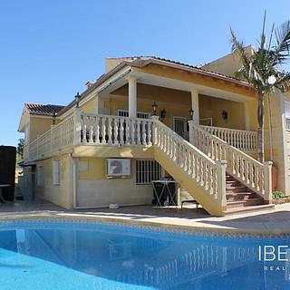 Prodej rodinného domu, 450m&sup2;