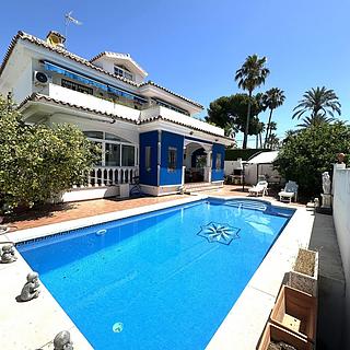 Prodej rodinného domu, 312m²