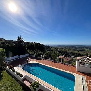 Prodej rodinného domu, 238m²