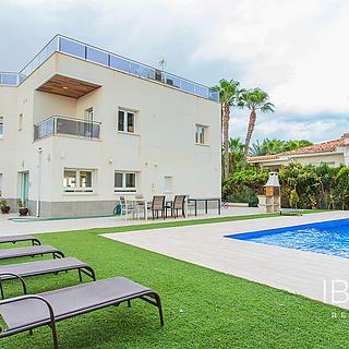 Prodej rodinného domu, 368m&sup2;