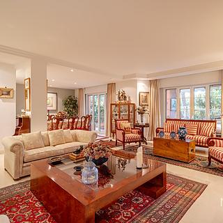 Prodej rodinného domu, 982m²