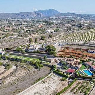 Prodej rodinného domu, 696m²