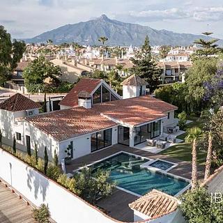 Prodej rodinného domu, 300m&sup2;