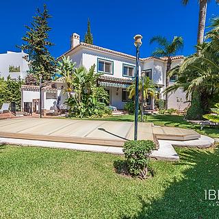 Prodej rodinného domu, 388m&sup2;