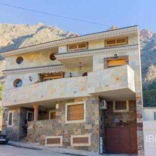 Prodej rodinného domu, 706m²