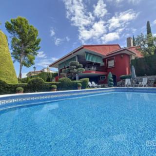 Prodej rodinného domu, 355m²