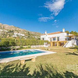 Prodej rodinného domu, 451m²