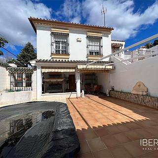 Prodej rodinného domu, 300m&sup2;