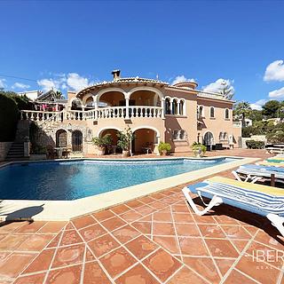 Prodej rodinného domu, 400m²