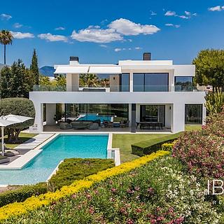 Prodej rodinného domu, 868m²