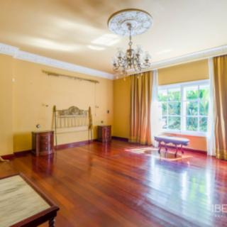 Prodej rodinného domu, 1329m²