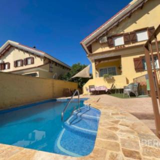 Prodej rodinného domu, 228m²