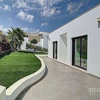 Prodej rodinného domu 298 m² ve Španělsku